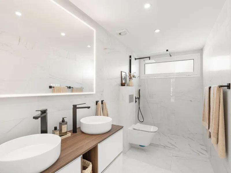 Welcome to this exceptional townhouse where contemporary luxury meets comfort and effortless lifestyle!