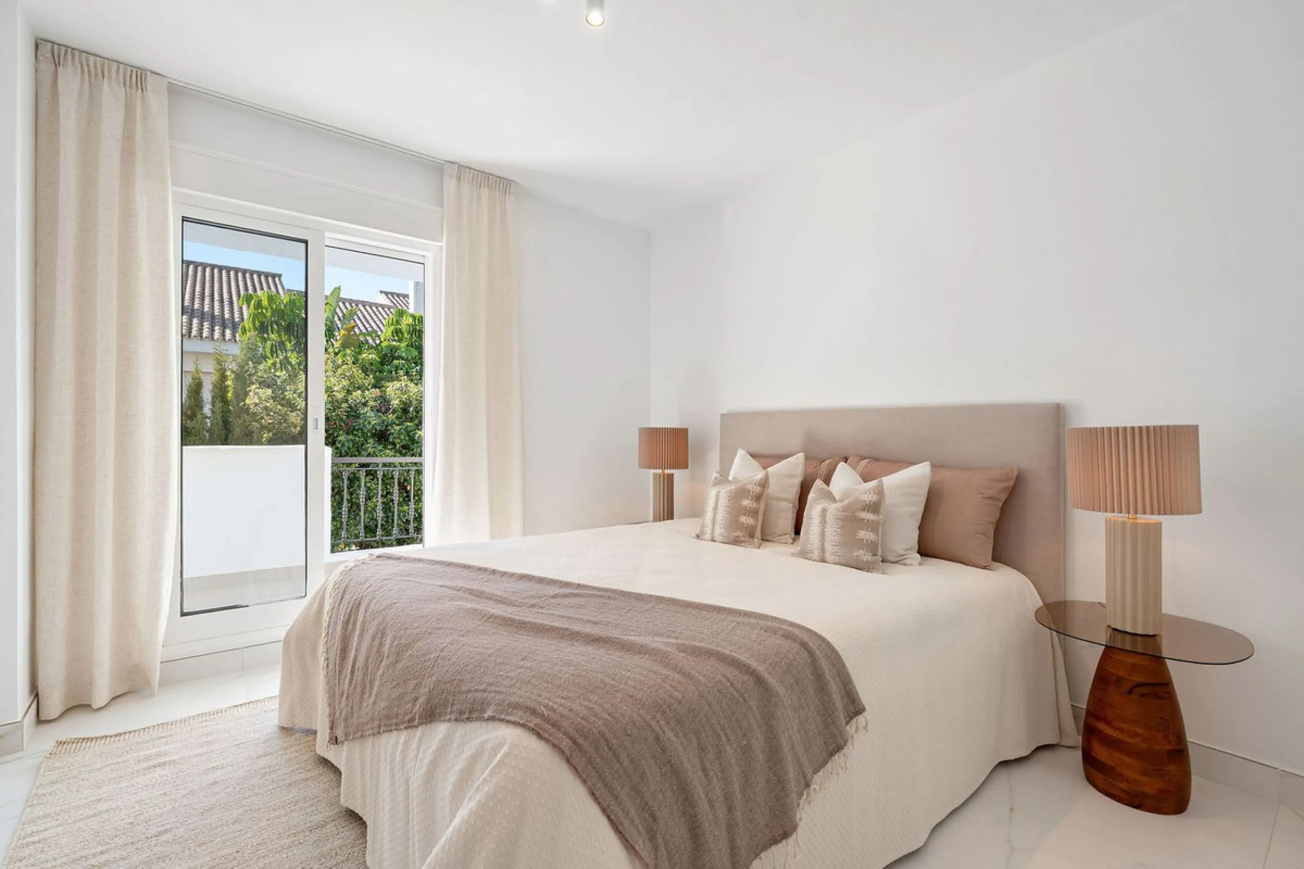 Welcome to this exceptional townhouse where contemporary luxury meets comfort and effortless lifestyle!
