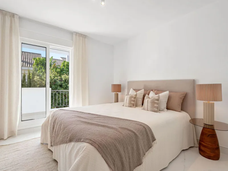 Welcome to this exceptional townhouse where contemporary luxury meets comfort and effortless lifestyle!
