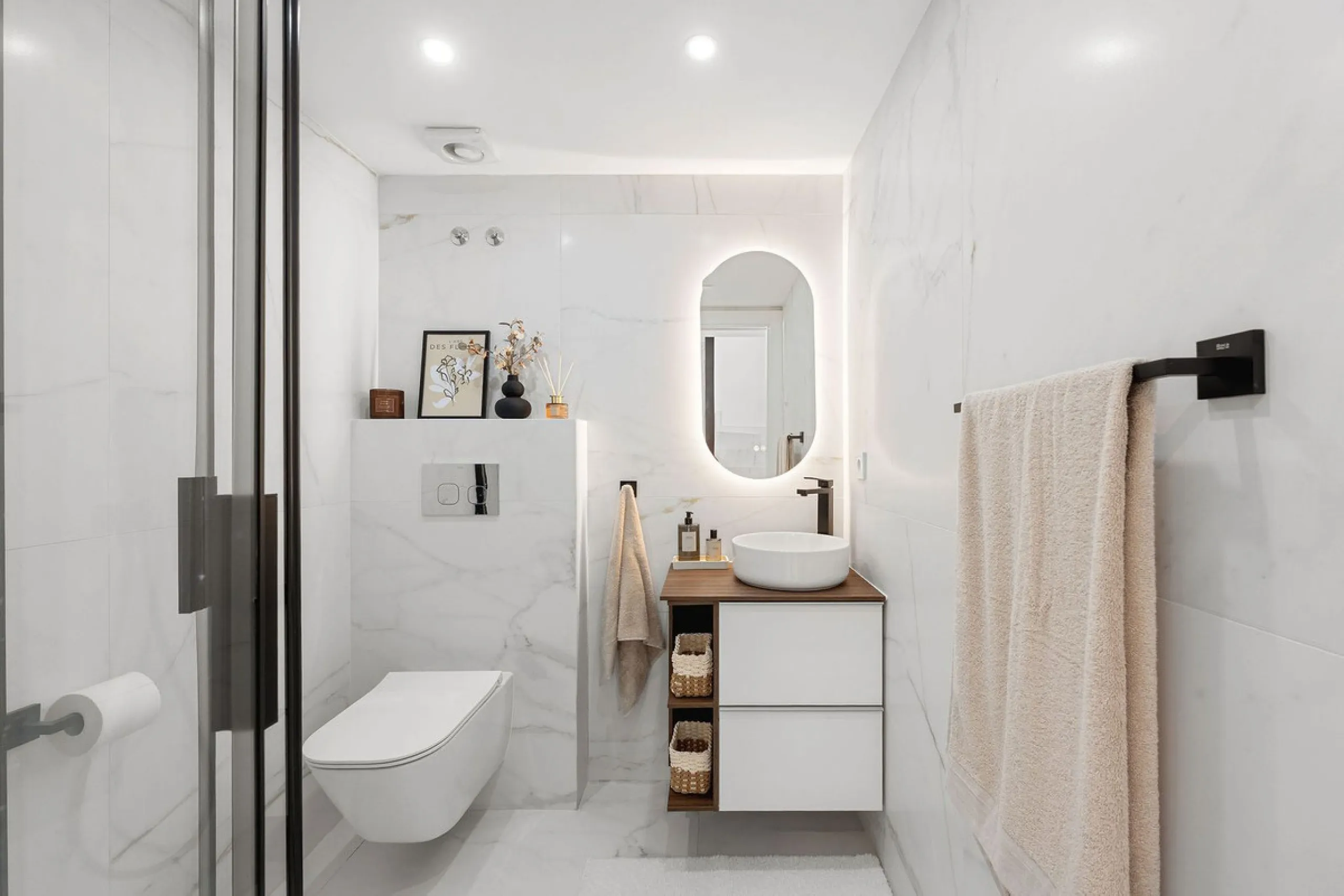 Welcome to this exceptional townhouse where contemporary luxury meets comfort and effortless lifestyle!