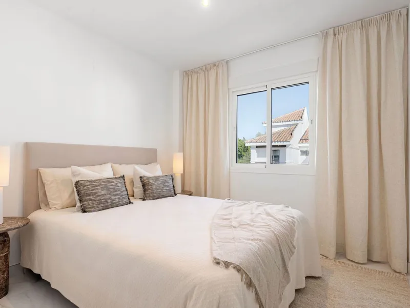 Welcome to this exceptional townhouse where contemporary luxury meets comfort and effortless lifestyle!