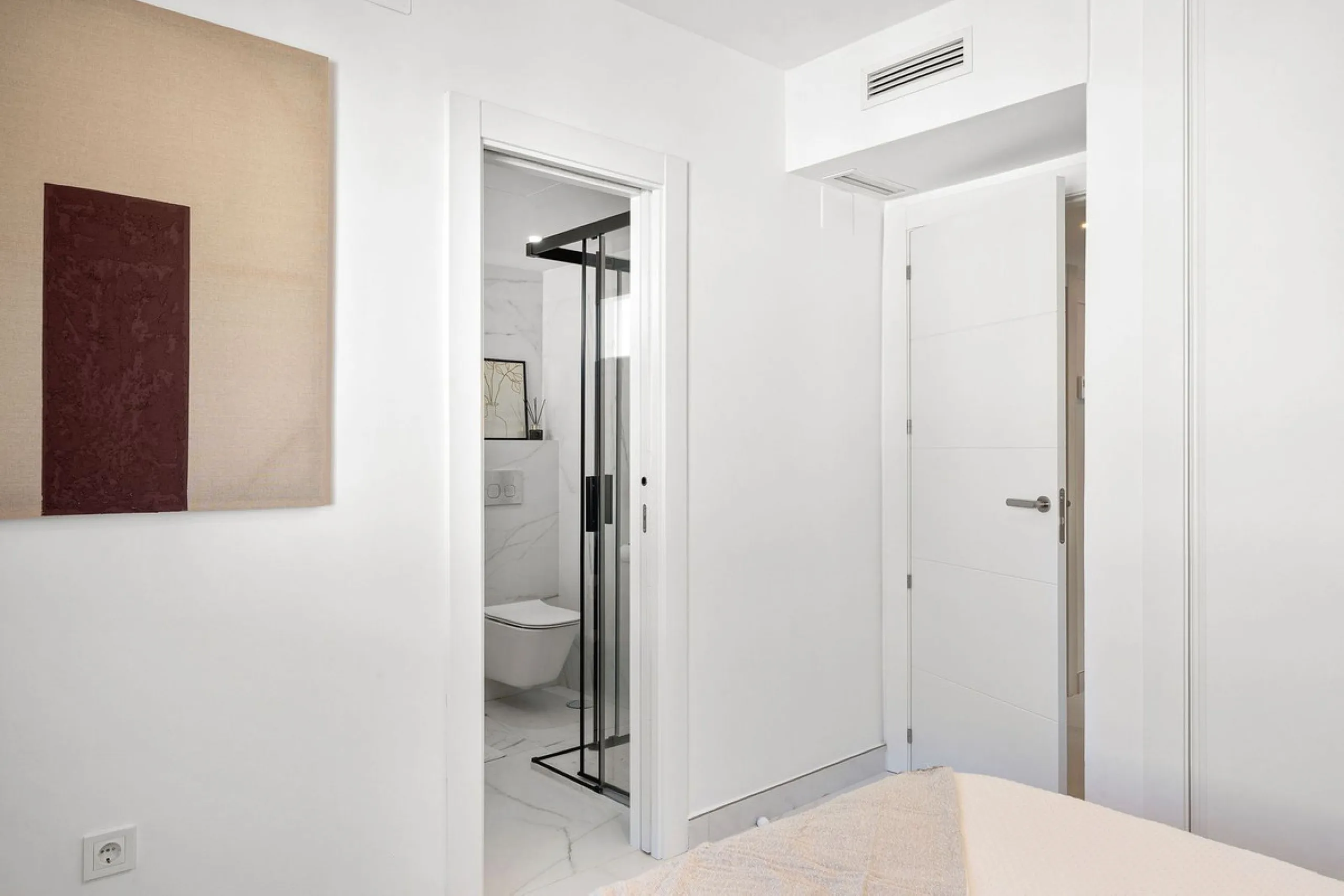Welcome to this exceptional townhouse where contemporary luxury meets comfort and effortless lifestyle!