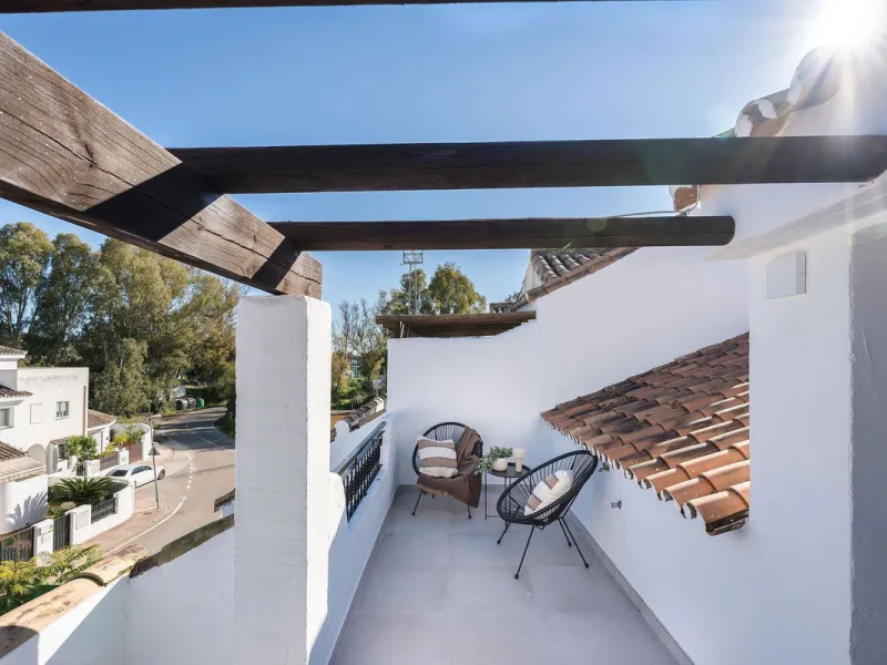 Welcome to this exceptional townhouse where contemporary luxury meets comfort and effortless lifestyle!