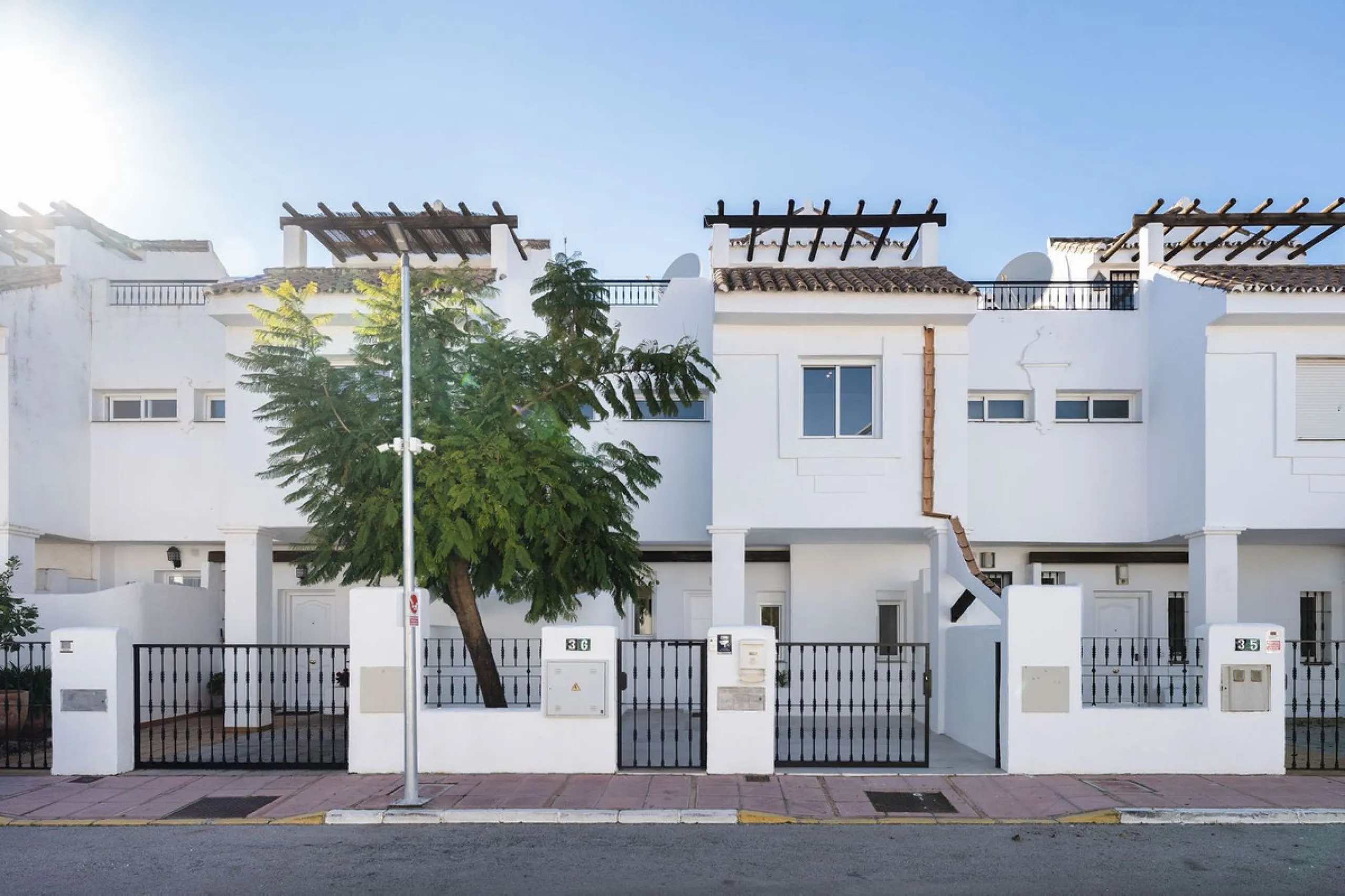 Welcome to this exceptional townhouse where contemporary luxury meets comfort and effortless lifestyle!
