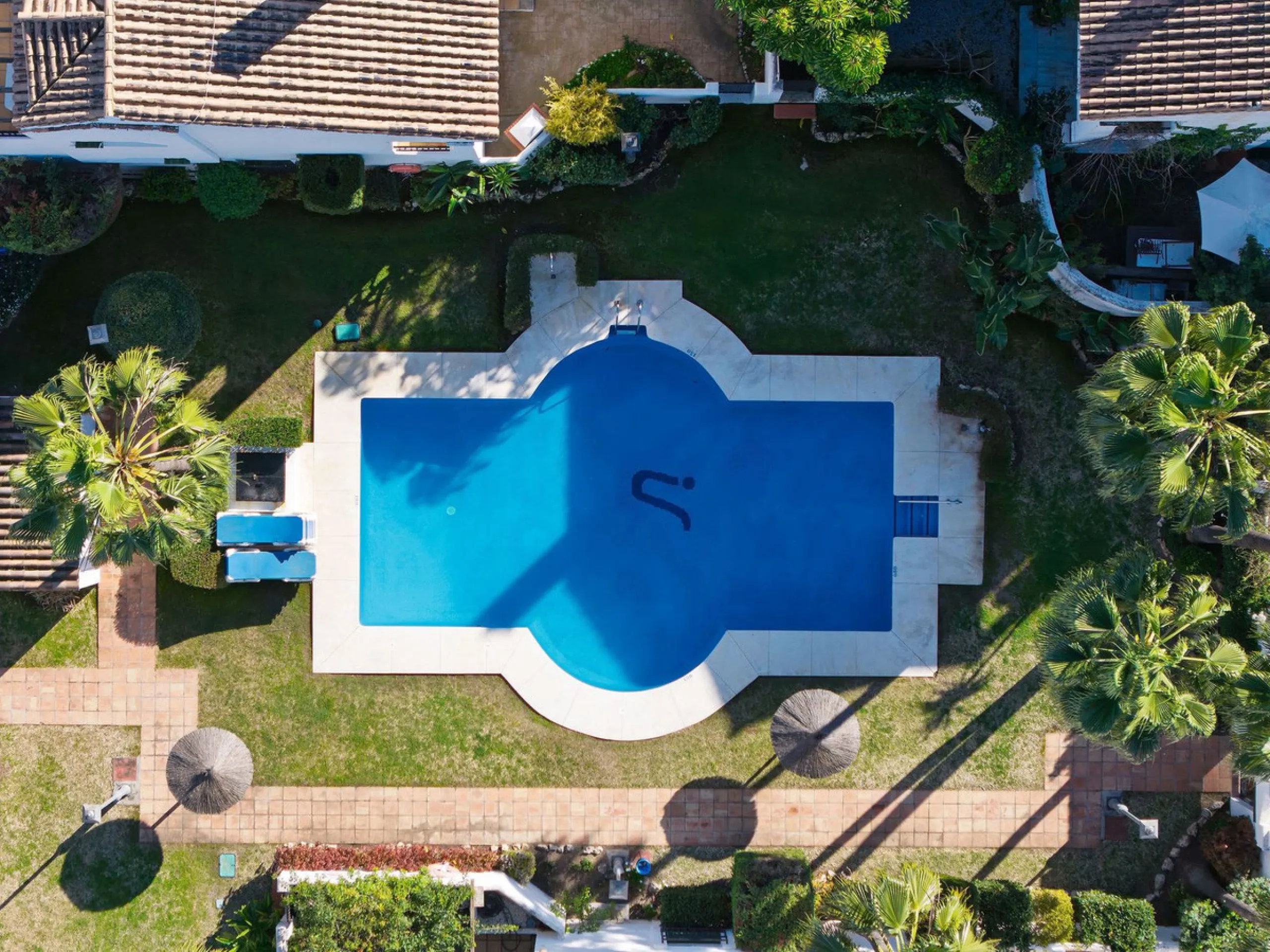Welcome to this exceptional townhouse where contemporary luxury meets comfort and effortless lifestyle!