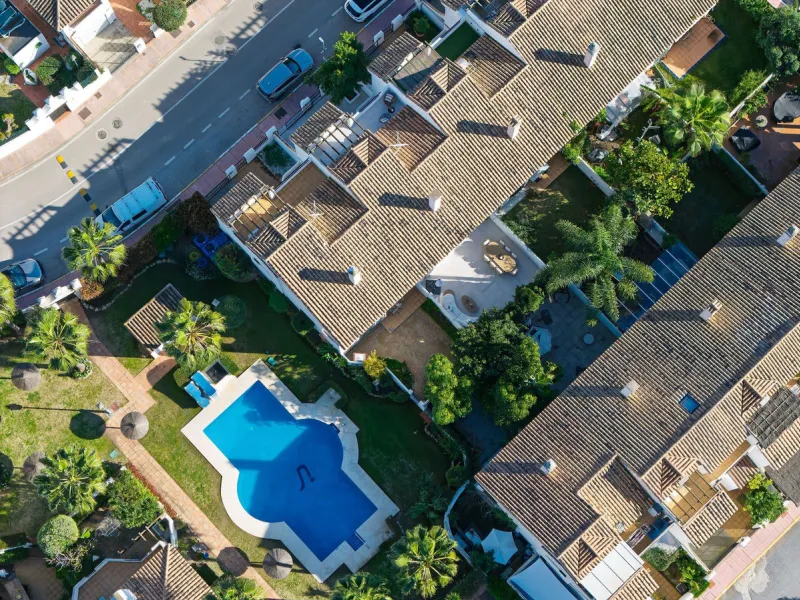 Welcome to this exceptional townhouse where contemporary luxury meets comfort and effortless lifestyle!