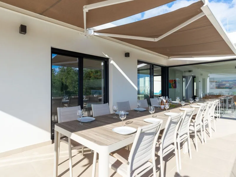 Beautiful newly renovated 6 bed villa in La Cala.
