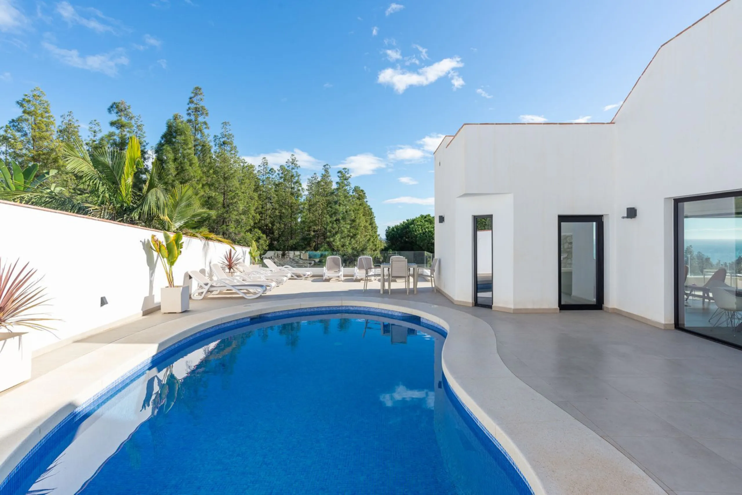 Beautiful newly renovated 6 bed villa in La Cala.