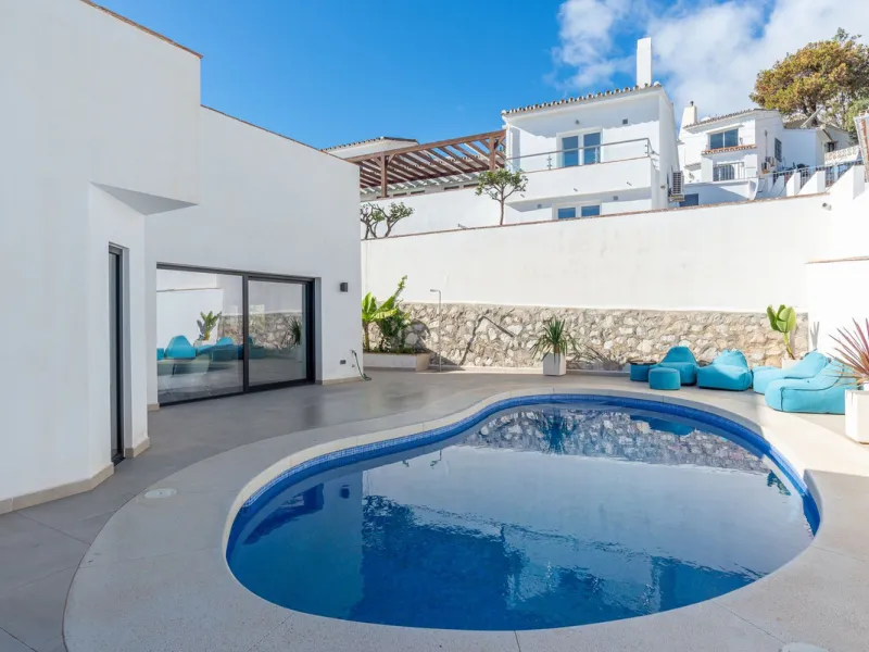 Beautiful newly renovated 6 bed villa in La Cala.