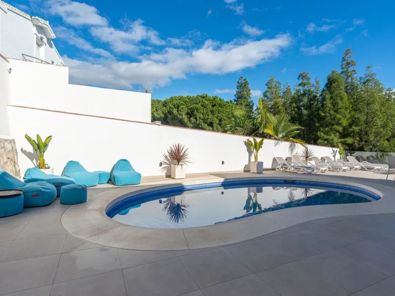 Beautiful newly renovated 6 bed villa in La Cala.