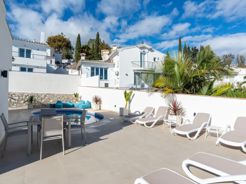 Beautiful newly renovated 6 bed villa in La Cala.