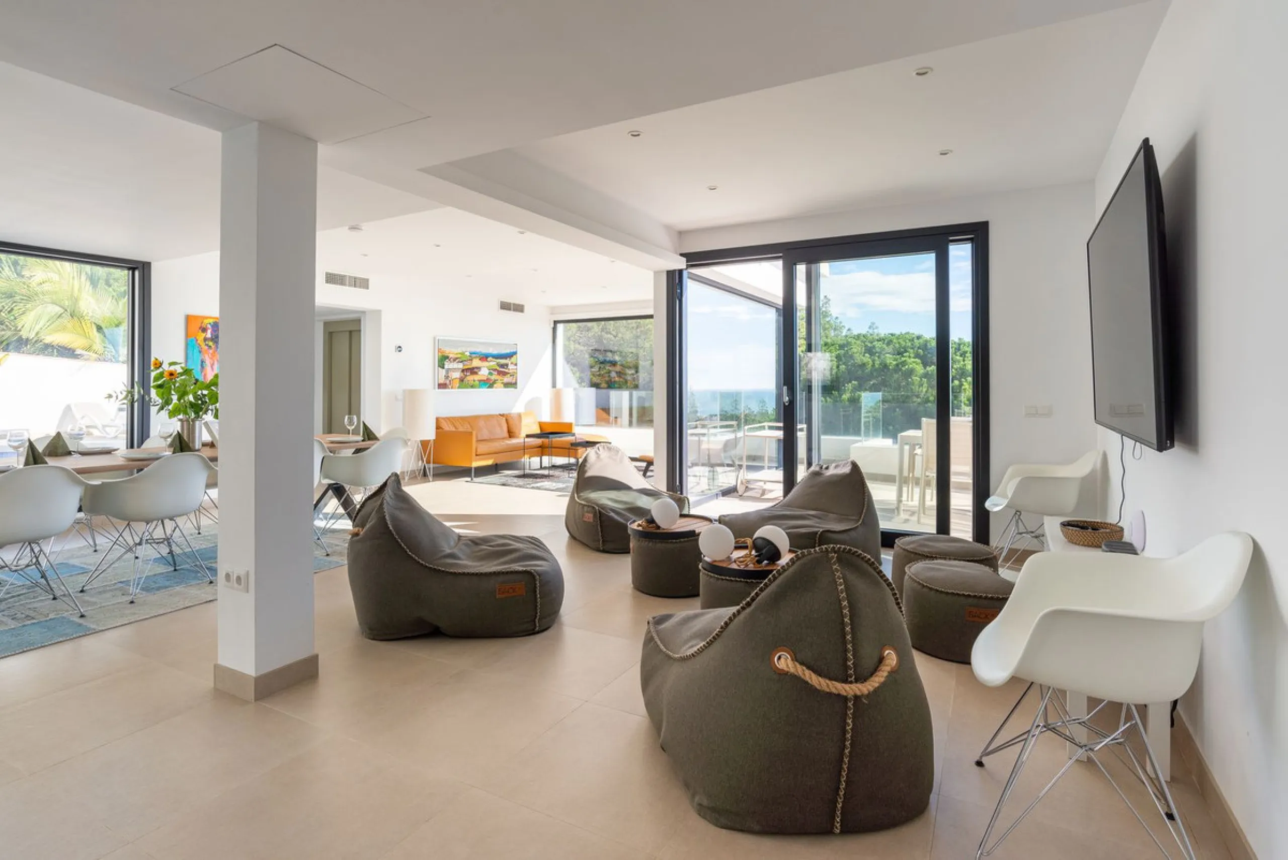 Beautiful newly renovated 6 bed villa in La Cala.