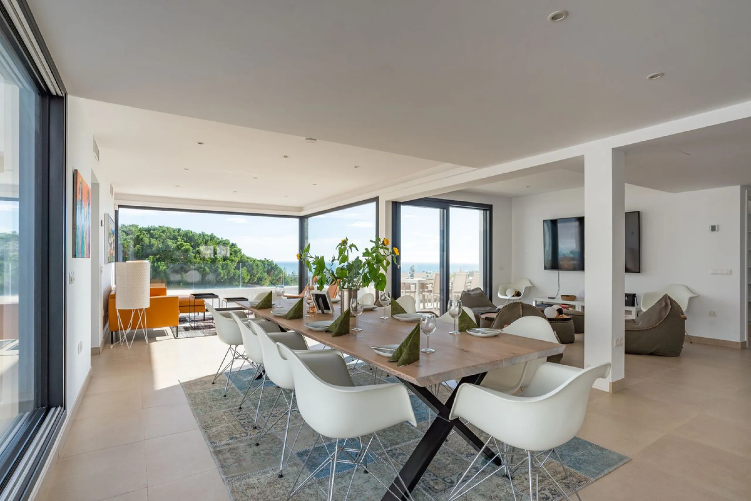 Beautiful newly renovated 6 bed villa in La Cala.