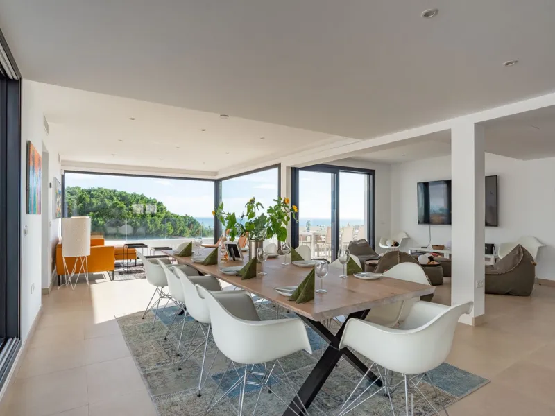 Beautiful newly renovated 6 bed villa in La Cala.