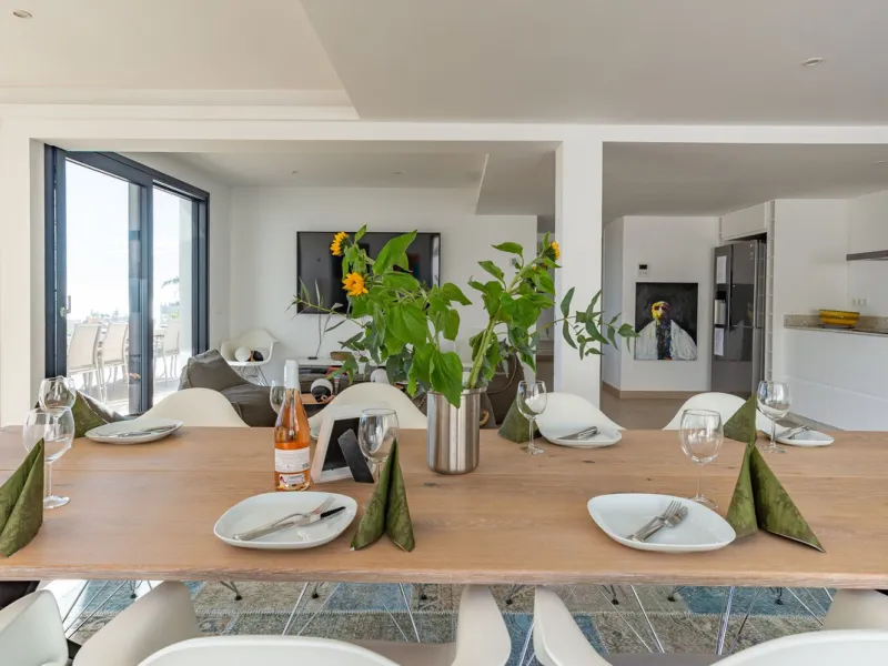 Beautiful newly renovated 6 bed villa in La Cala.