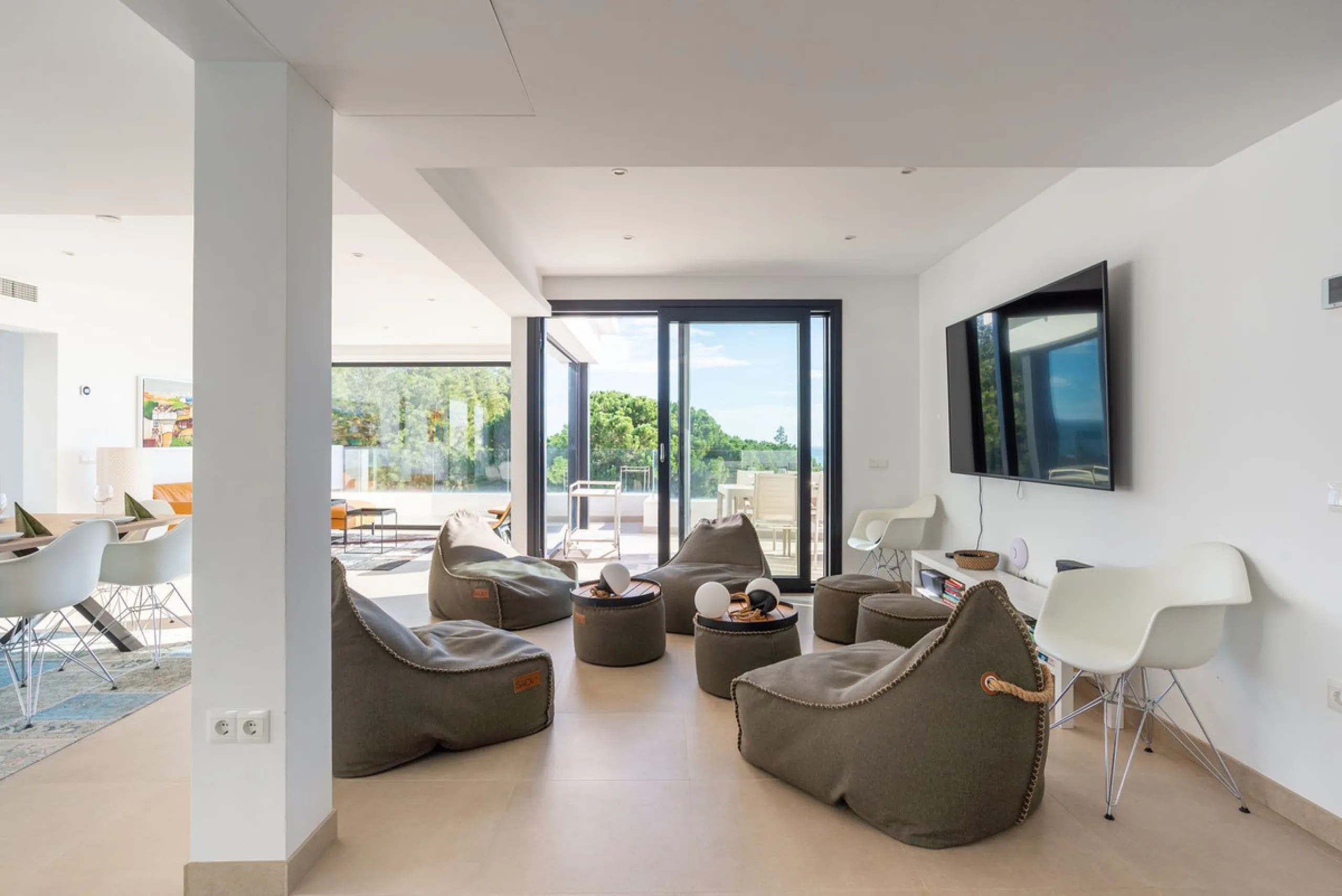 Beautiful newly renovated 6 bed villa in La Cala.