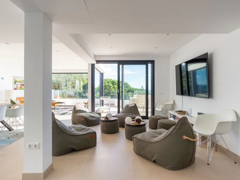 Beautiful newly renovated 6 bed villa in La Cala.