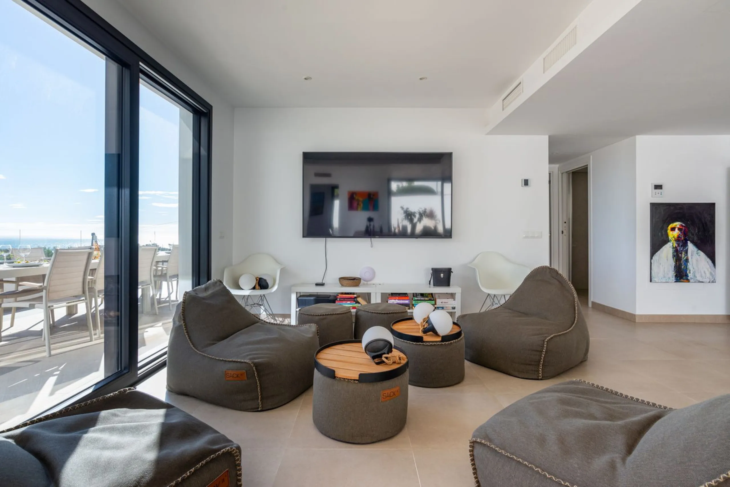 Beautiful newly renovated 6 bed villa in La Cala.