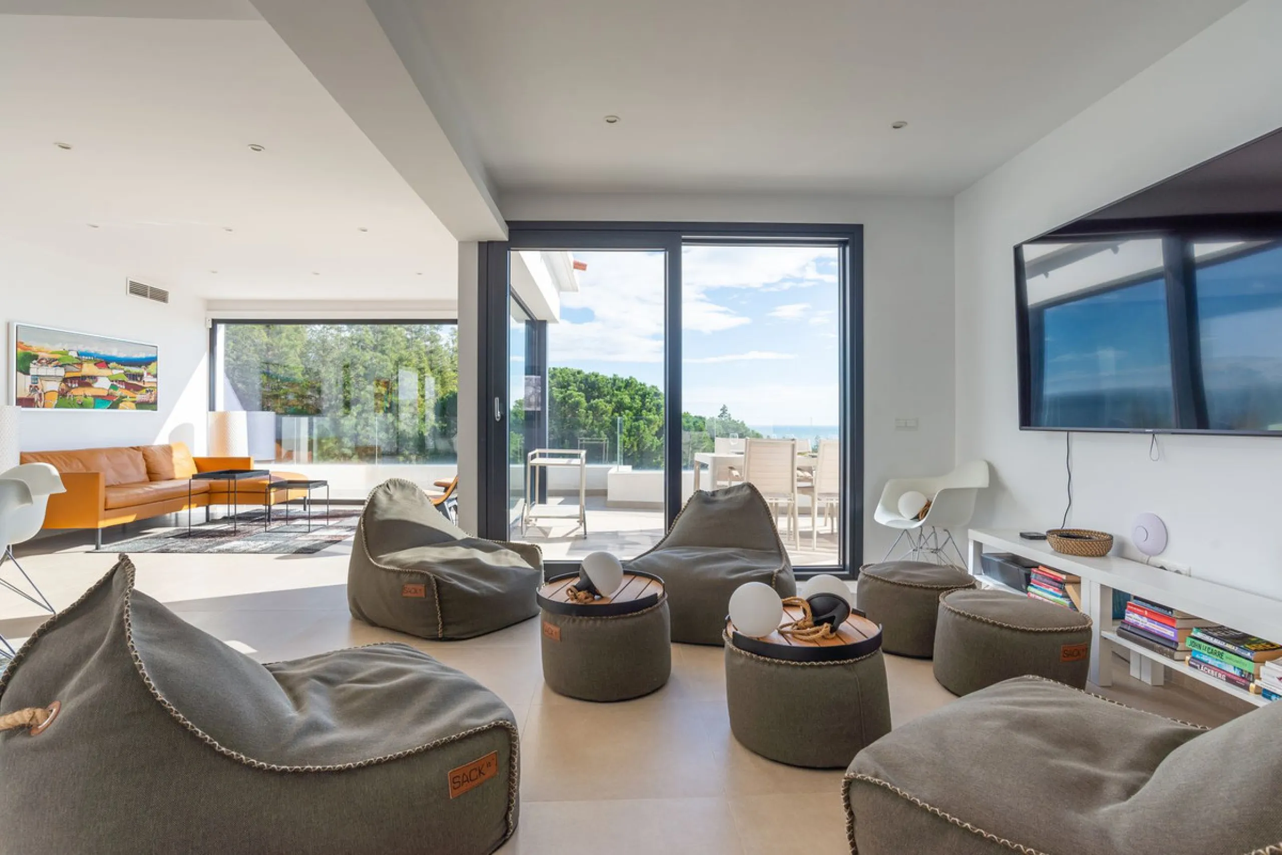 Beautiful newly renovated 6 bed villa in La Cala.