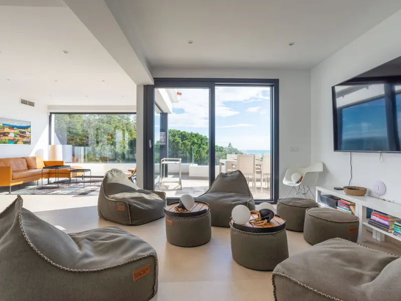 Beautiful newly renovated 6 bed villa in La Cala.