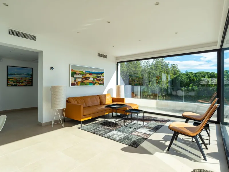 Beautiful newly renovated 6 bed villa in La Cala.