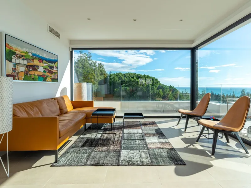 Beautiful newly renovated 6 bed villa in La Cala.