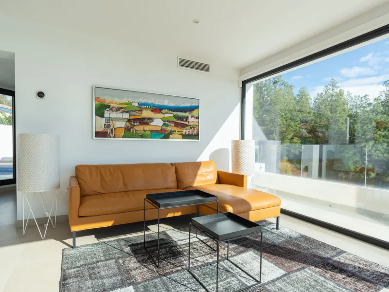 Beautiful newly renovated 6 bed villa in La Cala.