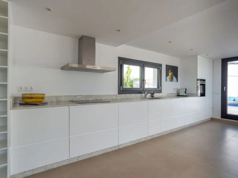 Beautiful newly renovated 6 bed villa in La Cala.