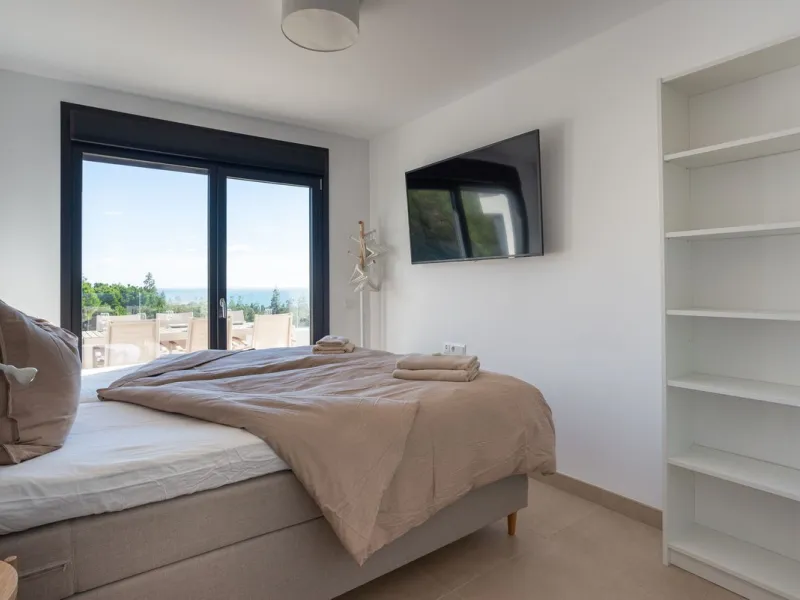 Beautiful newly renovated 6 bed villa in La Cala.
