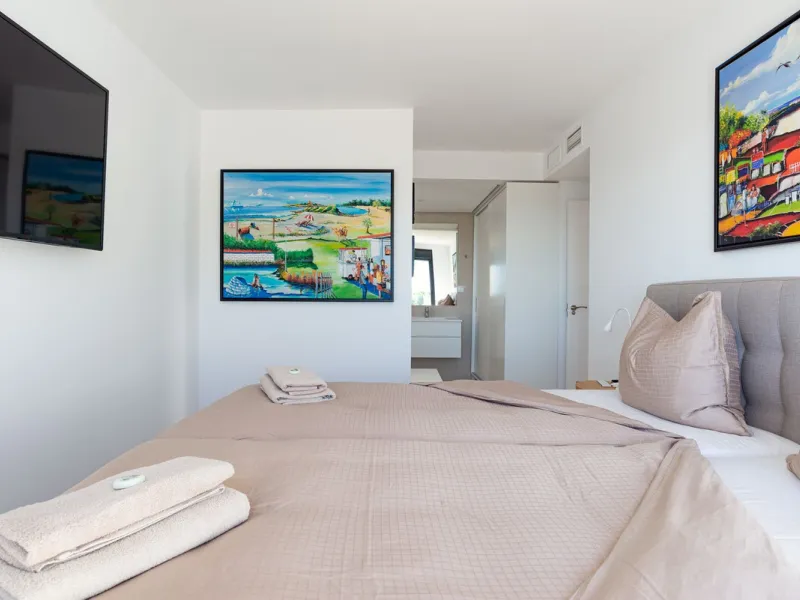 Beautiful newly renovated 6 bed villa in La Cala.