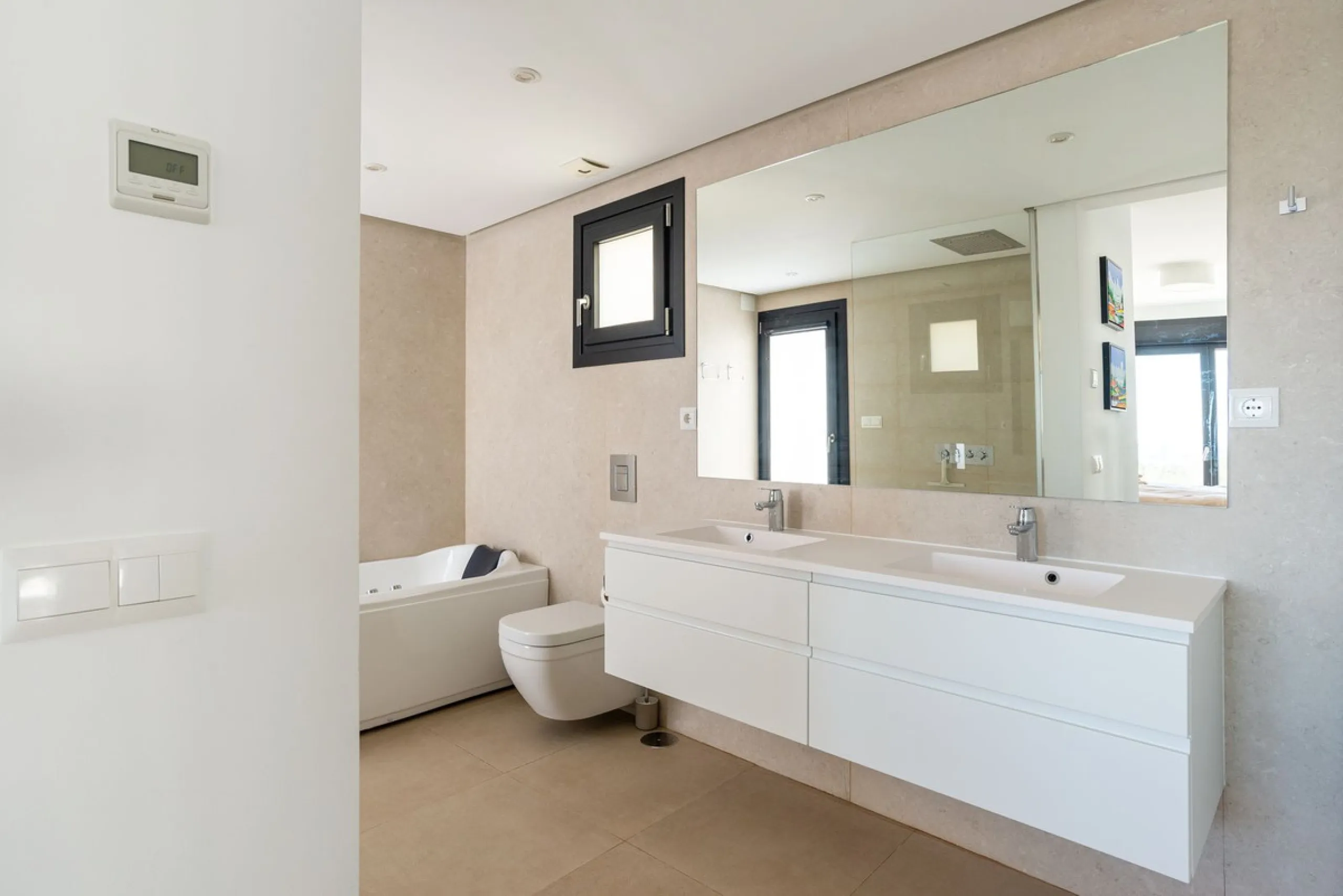 Beautiful newly renovated 6 bed villa in La Cala.