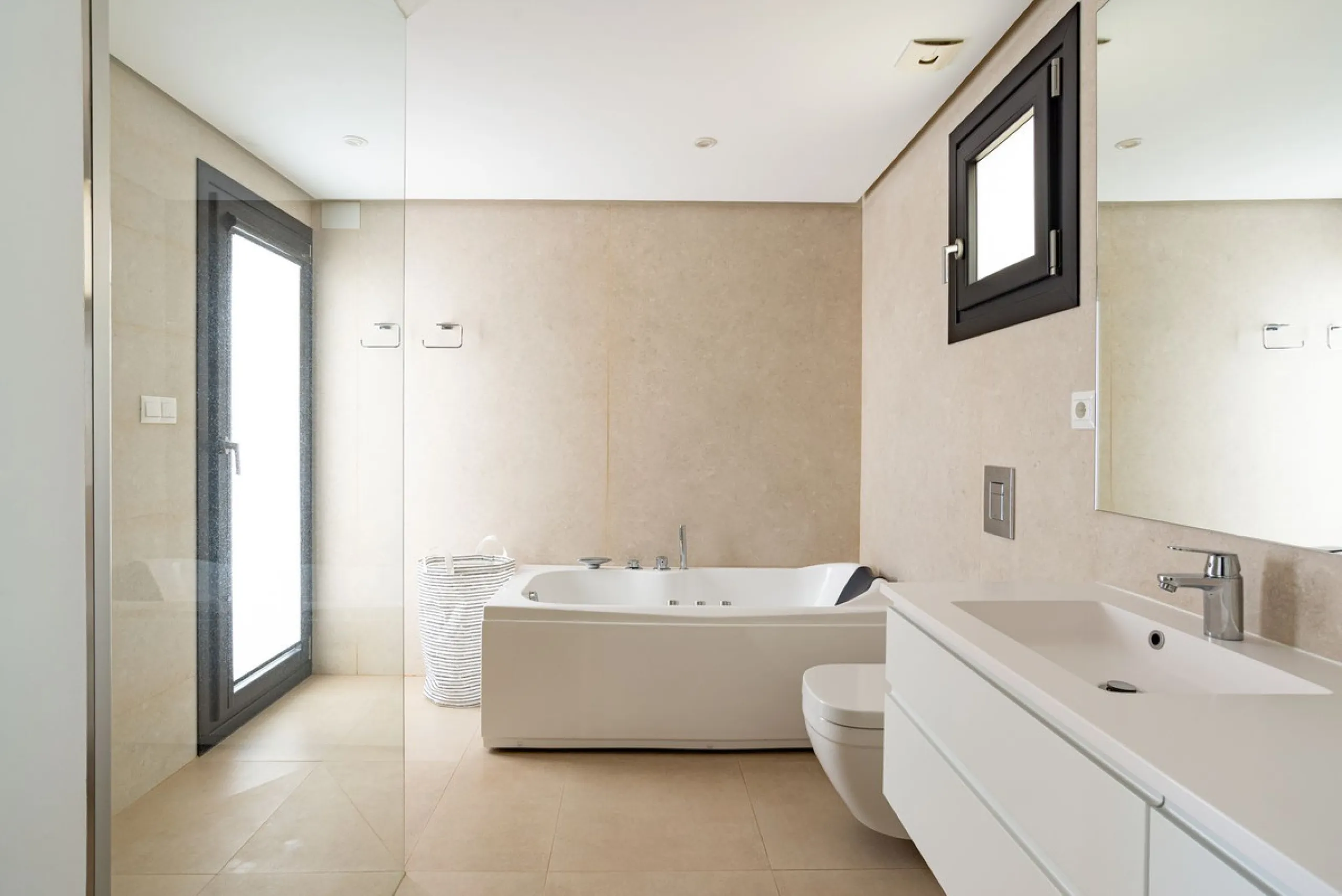 Beautiful newly renovated 6 bed villa in La Cala.
