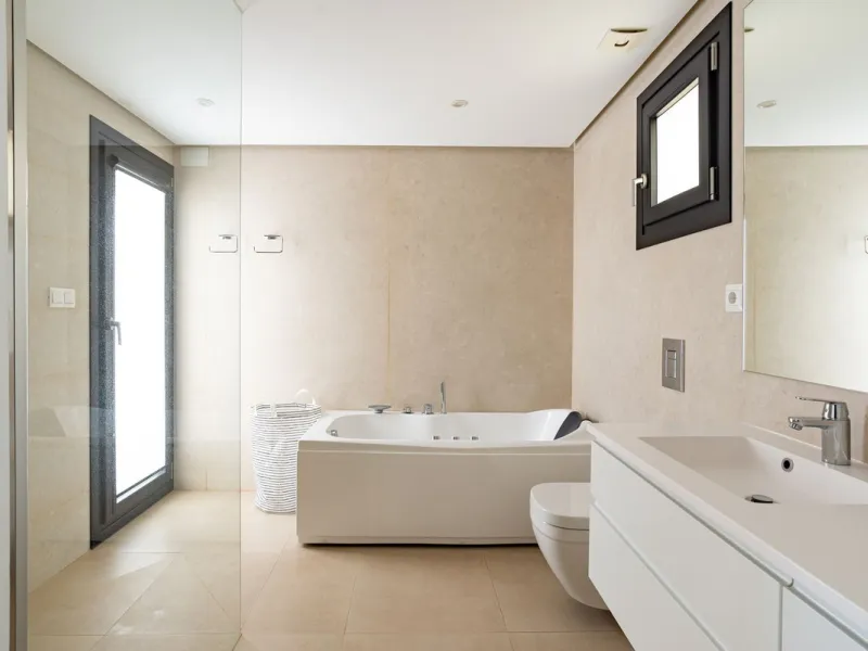 Beautiful newly renovated 6 bed villa in La Cala.