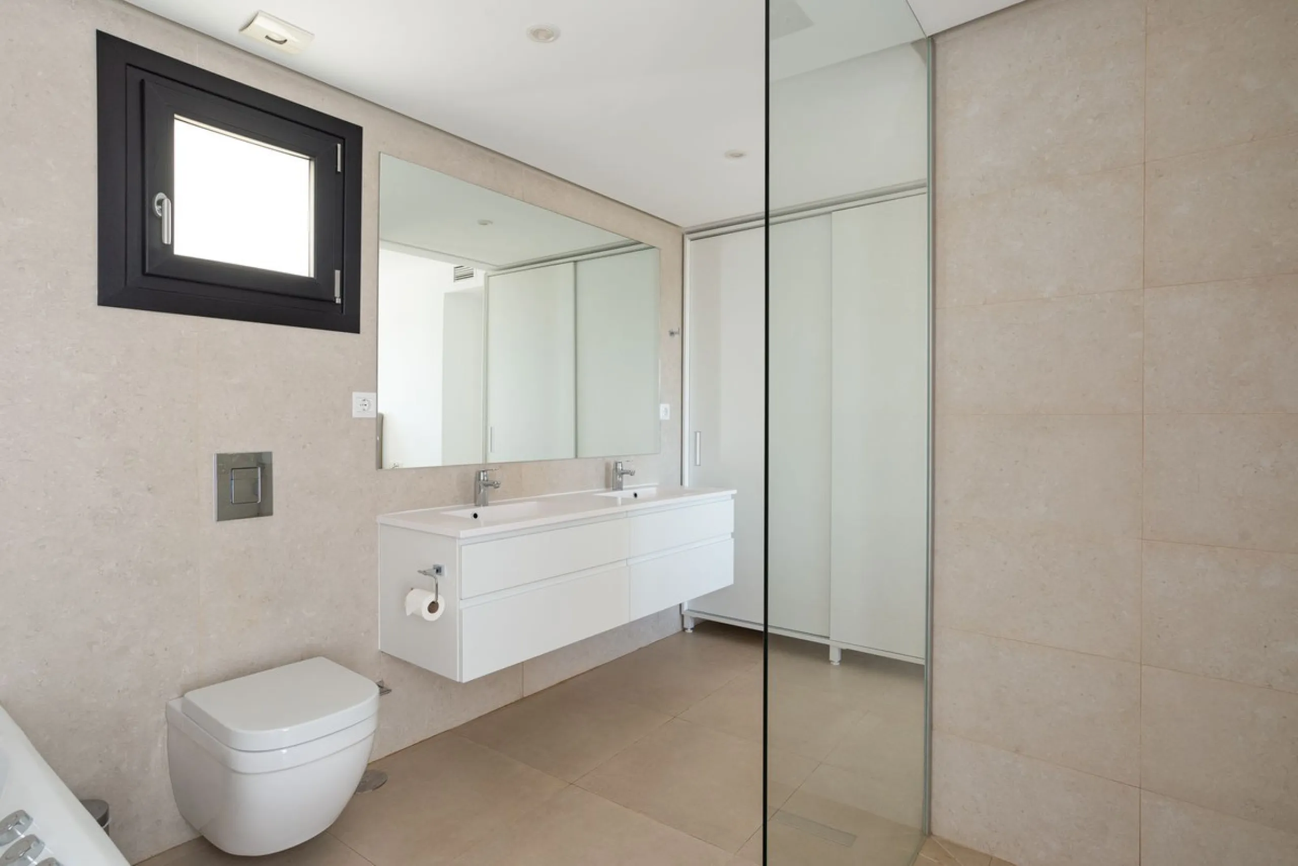 Beautiful newly renovated 6 bed villa in La Cala.