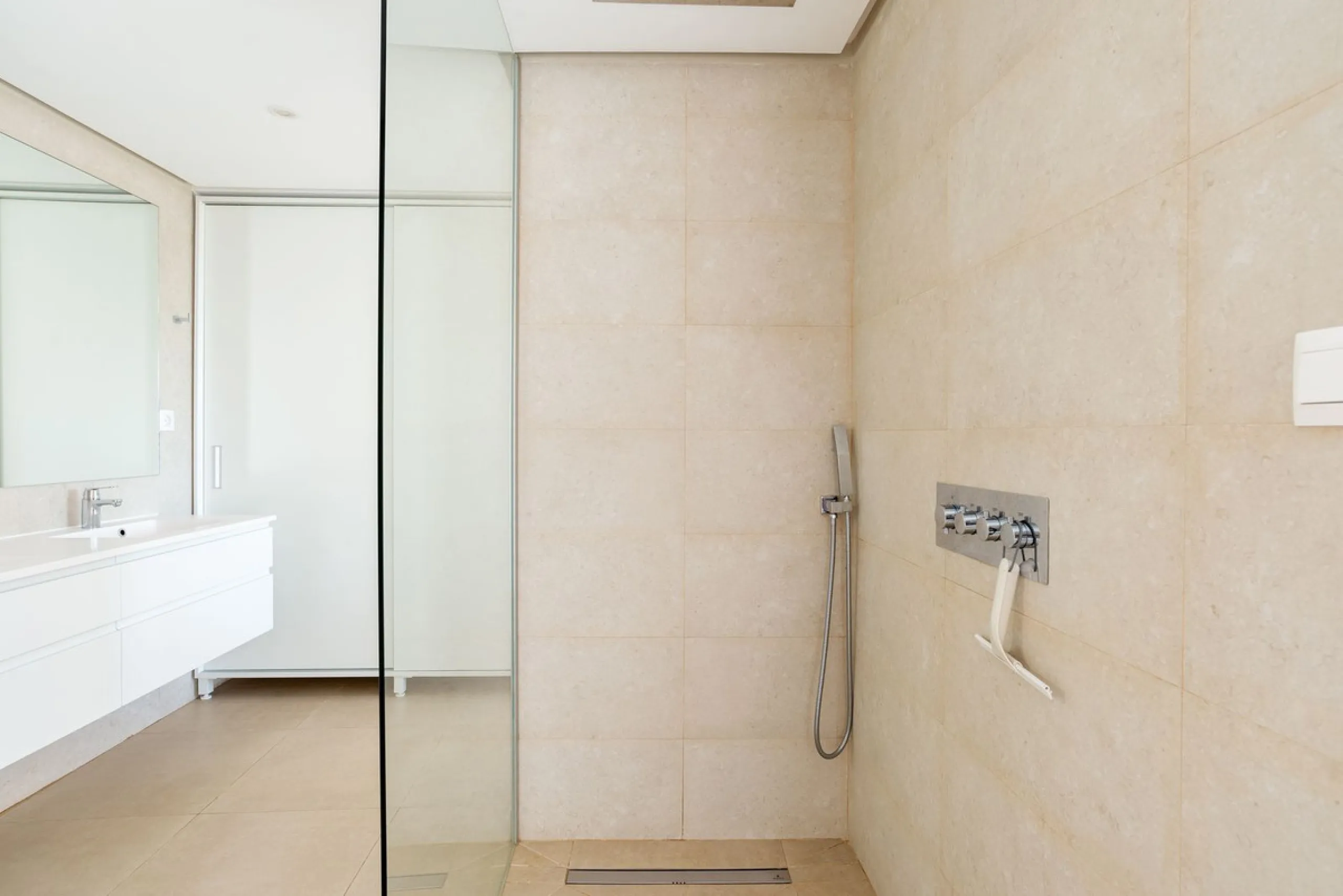 Beautiful newly renovated 6 bed villa in La Cala.