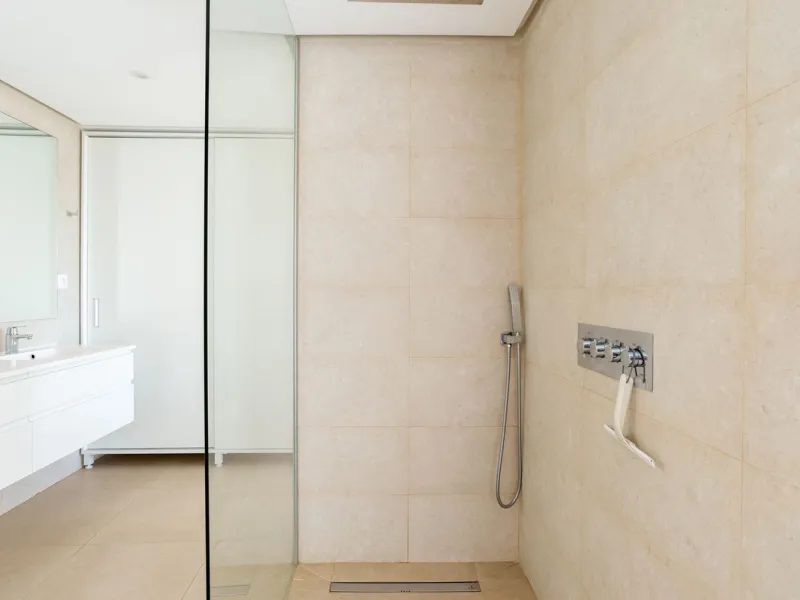 Beautiful newly renovated 6 bed villa in La Cala.