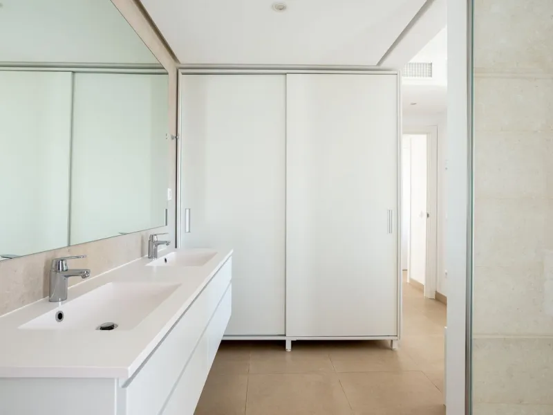 Beautiful newly renovated 6 bed villa in La Cala.