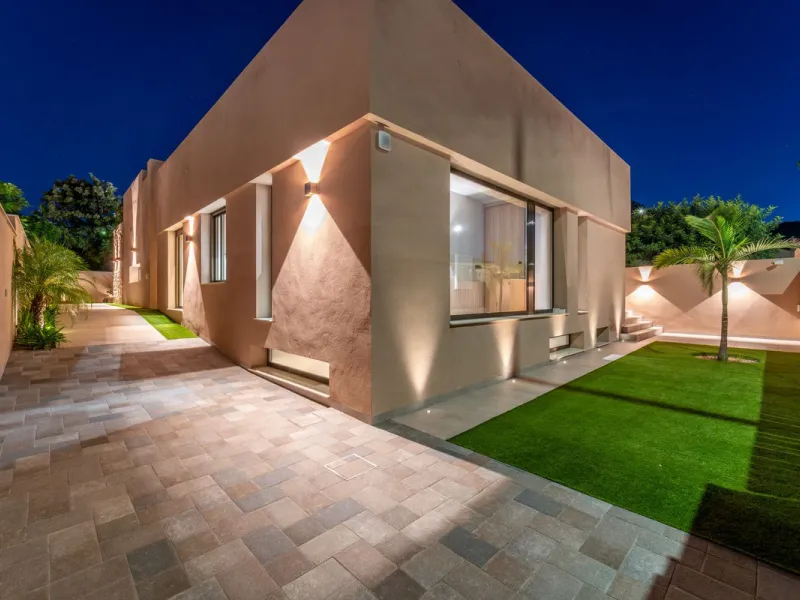 We present this exceptional Villa in Alhaurín de la Torre · Modern elegance with heated pool in Alhaurín de la Torre