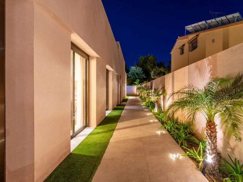 House - Detached Villa в продаже в Alhaurín de la Torre, Málaga. В доме 4 спален и 3 ванных комнат. Площадь дома 520 м²