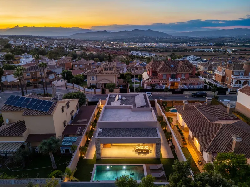 House - Detached Villa в продаже в Alhaurín de la Torre, Málaga. В доме 4 спален и 3 ванных комнат. Площадь дома 520 м²