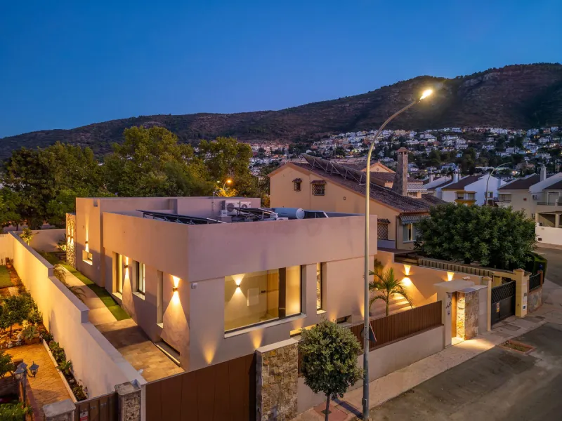 House - Detached Villa в продаже в Alhaurín de la Torre, Málaga. В доме 4 спален и 3 ванных комнат. Площадь дома 520 м²