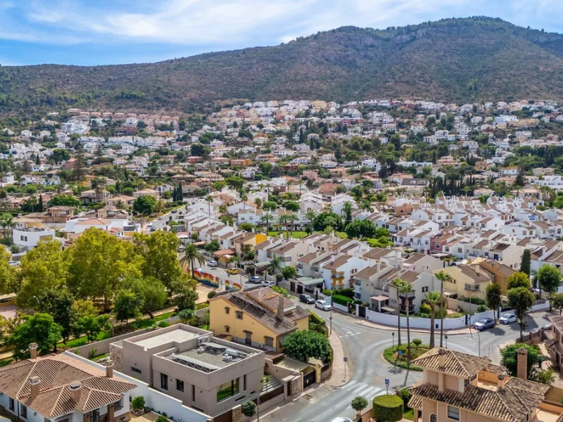 House - Detached Villa в продаже в Alhaurín de la Torre, Málaga. В доме 4 спален и 3 ванных комнат. Площадь дома 520 м²