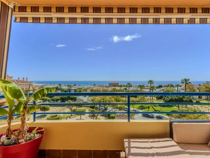 Apartment - Middle Floor Apartment в продаже в Torremolinos, Málaga. В доме 3 спален и 2 ванных комнат. Площадь дома 127 м²