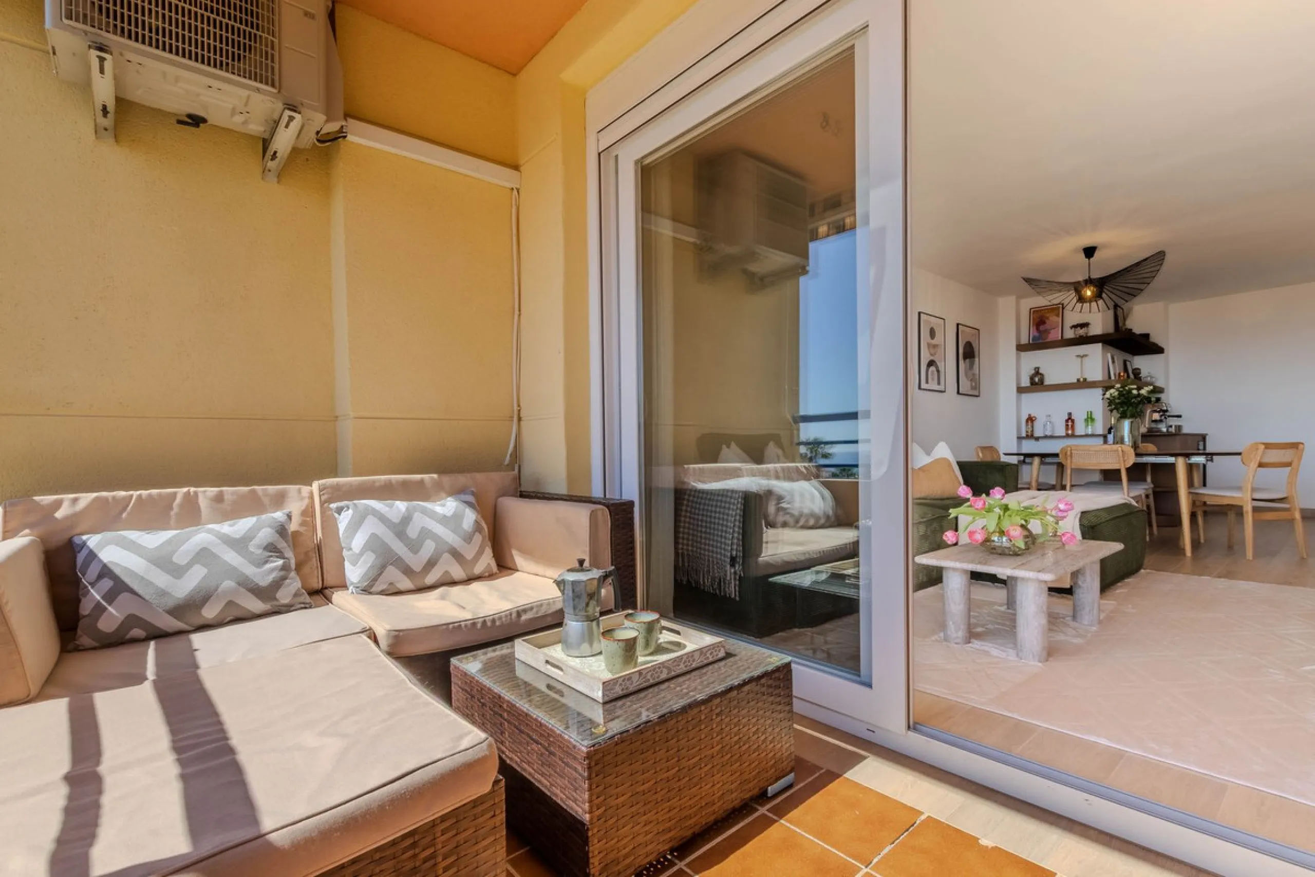 We present this spectacular property for sale on the prestigious Vicente Blanch Picot Street, located within an exclusive gated community that offers an unparalleled lifestyle. Enjoy magnificent communal areas, including lush gardens, swimming pools, padd