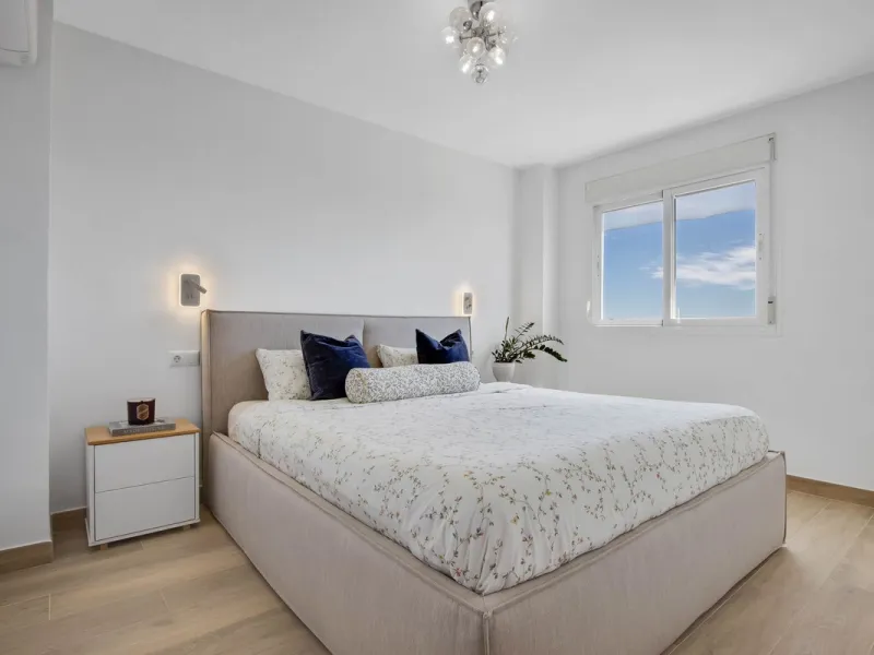 We present this spectacular property for sale on the prestigious Vicente Blanch Picot Street, located within an exclusive gated community that offers an unparalleled lifestyle. Enjoy magnificent communal areas, including lush gardens, swimming pools, padd