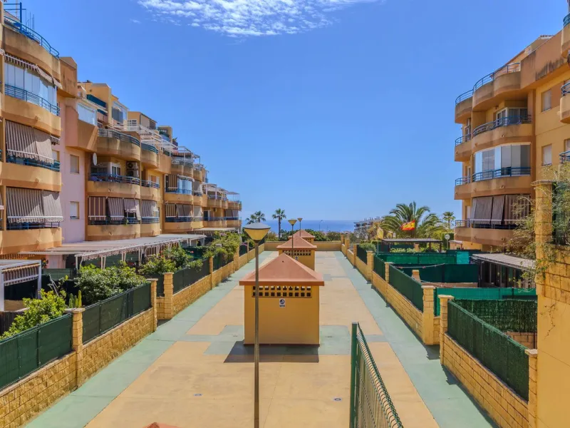 We present this spectacular property for sale on the prestigious Vicente Blanch Picot Street, located within an exclusive gated community that offers an unparalleled lifestyle. Enjoy magnificent communal areas, including lush gardens, swimming pools, padd