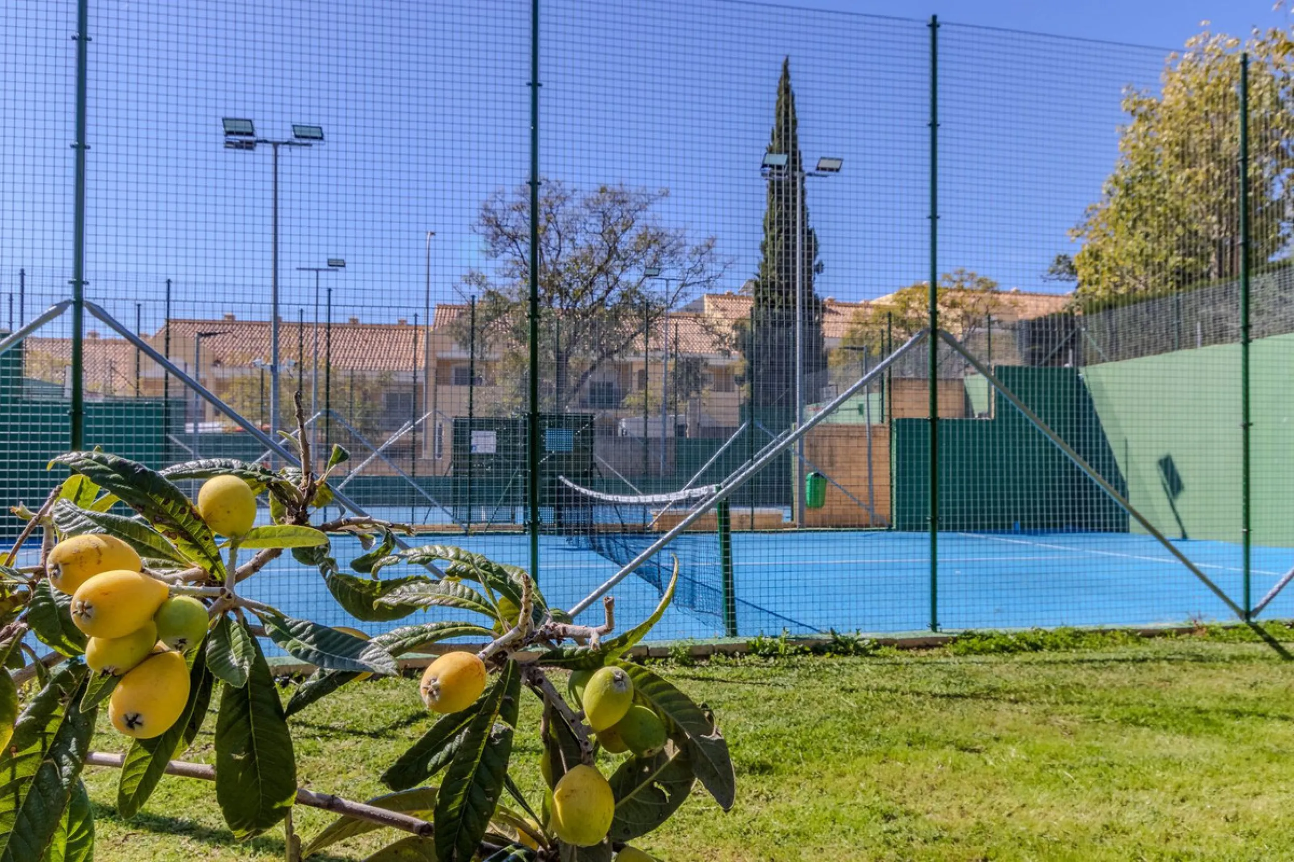 We present this spectacular property for sale on the prestigious Vicente Blanch Picot Street, located within an exclusive gated community that offers an unparalleled lifestyle. Enjoy magnificent communal areas, including lush gardens, swimming pools, padd