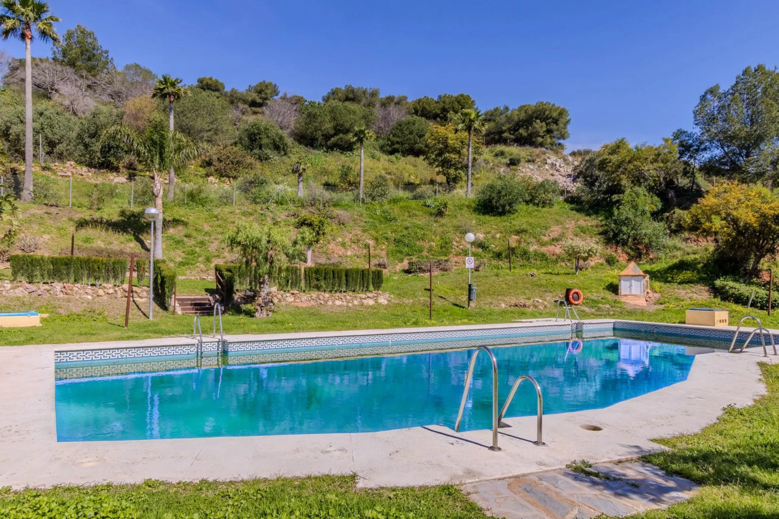 We present this spectacular property for sale on the prestigious Vicente Blanch Picot Street, located within an exclusive gated community that offers an unparalleled lifestyle. Enjoy magnificent communal areas, including lush gardens, swimming pools, padd