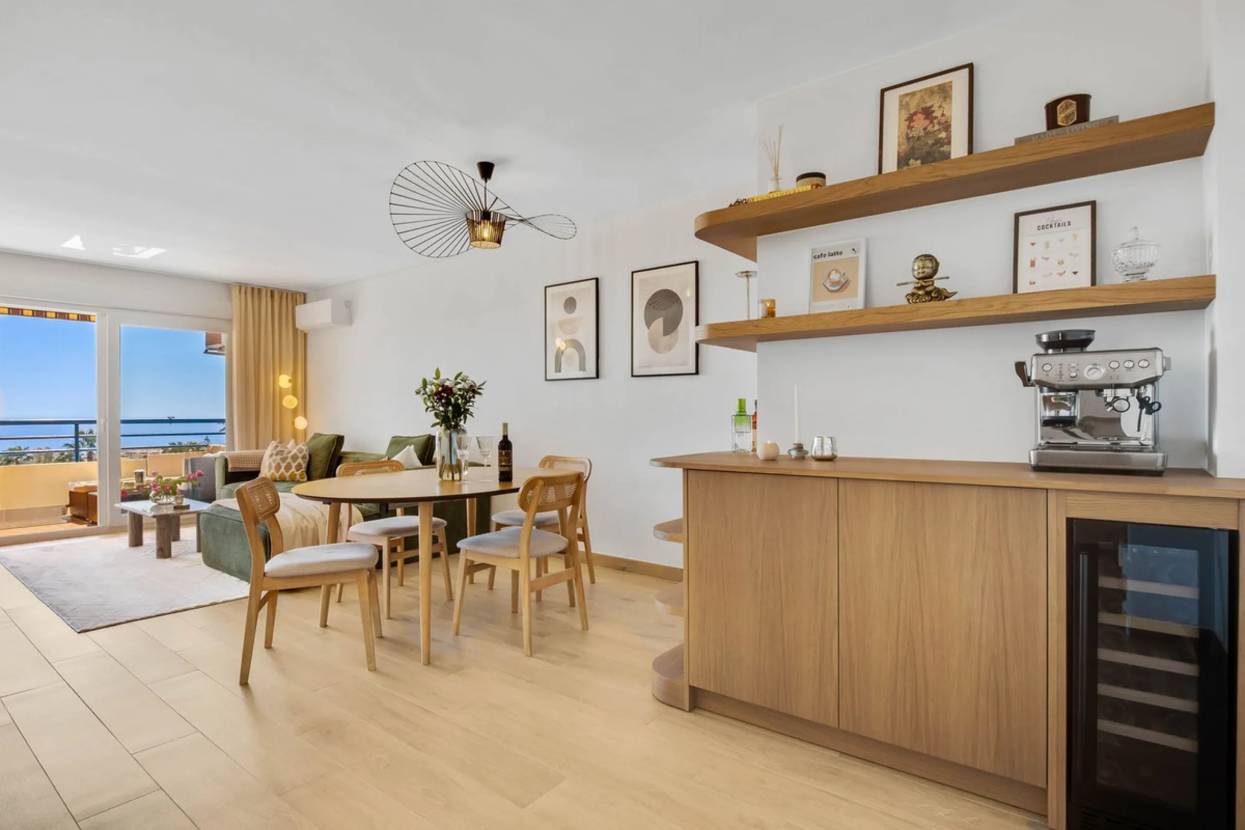 We present this spectacular property for sale on the prestigious Vicente Blanch Picot Street, located within an exclusive gated community that offers an unparalleled lifestyle. Enjoy magnificent communal areas, including lush gardens, swimming pools, padd