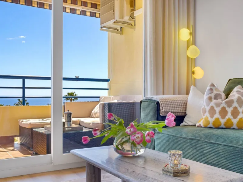 We present this spectacular property for sale on the prestigious Vicente Blanch Picot Street, located within an exclusive gated community that offers an unparalleled lifestyle. Enjoy magnificent communal areas, including lush gardens, swimming pools, padd